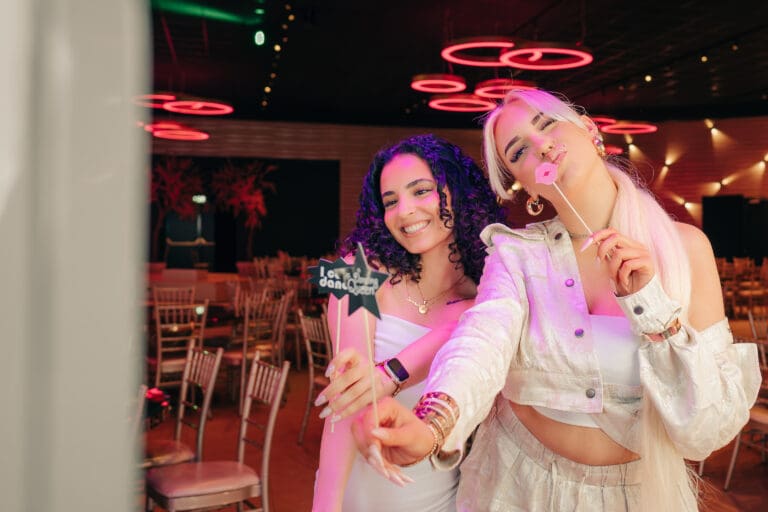 maak een selfie met onze fotohok - photobooth huren in zeeland